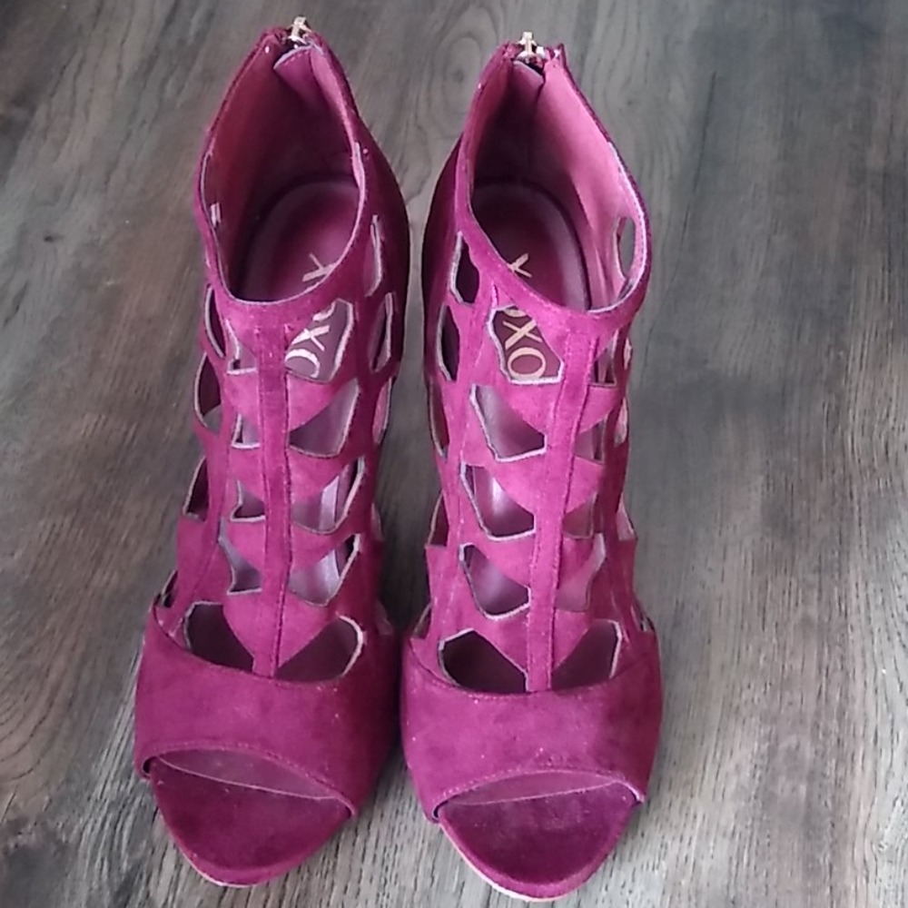 XOXO Women's Cut-Out Dress Sandals